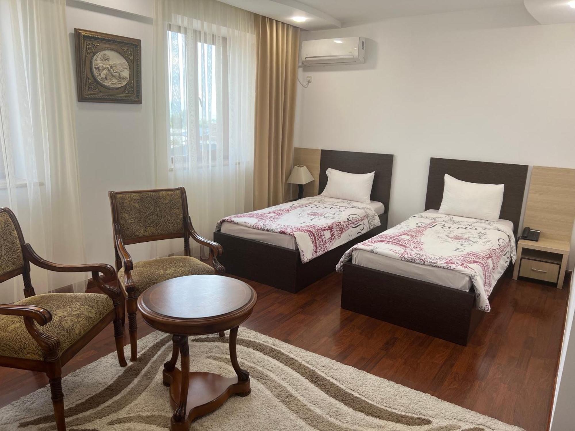 Vanatur Hotel 久姆里 外观 照片