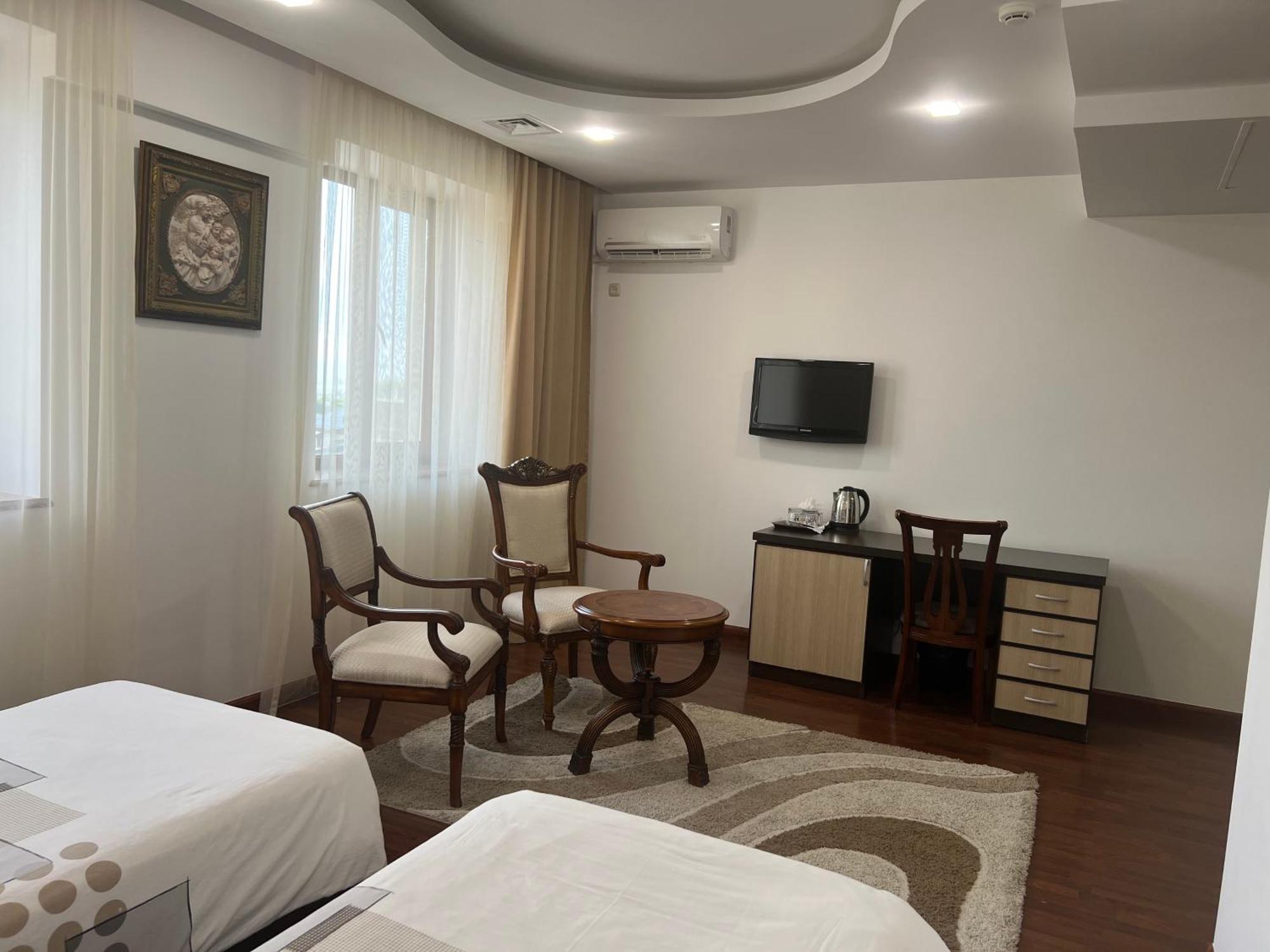 Vanatur Hotel 久姆里 外观 照片